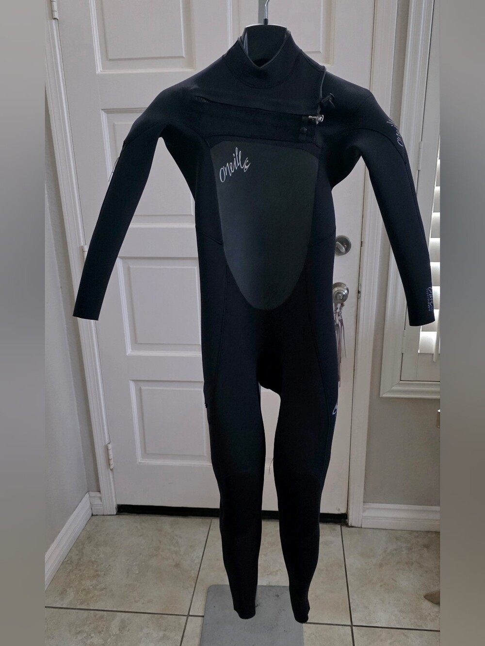 O'Neill Women's HyperFreak 4/3 Chest Zip Full Wetsuit size 6 high-performance